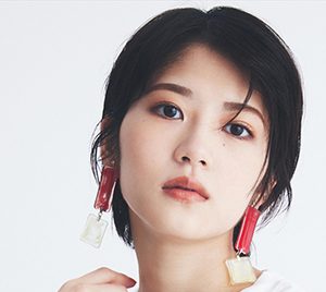 若月佑美、ファッションブランドとのコラボ第2弾決定「私らしいデザインを頑張って描きました」