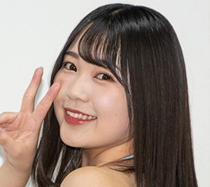 グラビアアイドルぷにたん、花柄三角ビキニで圧倒的スタイル披露