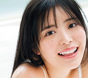 女子大生グラビアアイドル竹内花、爽やかな水着姿を公開