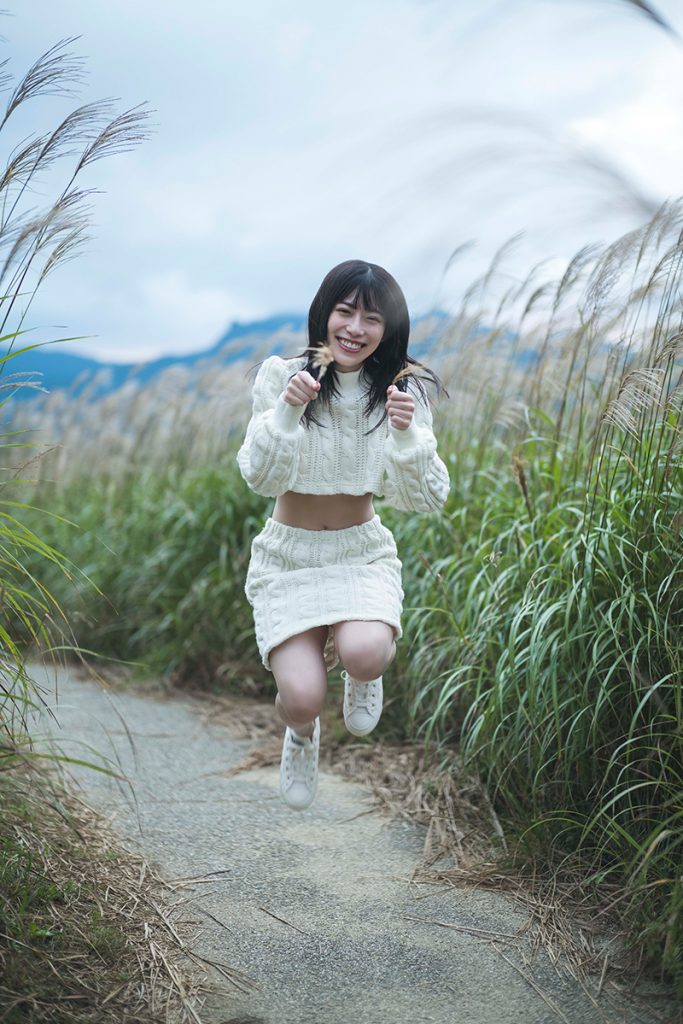 日向坂46東村芽依1st写真集「見つけた」より