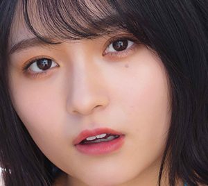 アイドルグループ「リルネード」桐原美月、カラフル水着でポップな姿を披露