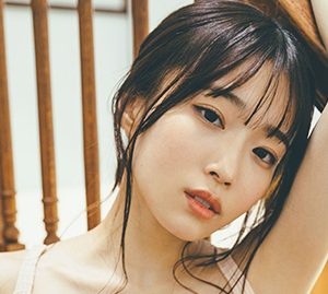 ＃ババババンビ岸みゆ、胸元際どいワンピース水着で登場【週プレ2022上半期グラビア傑作選】