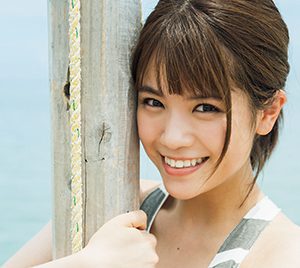 村山優香、表紙＆巻頭グラビアを飾る！ウルトラマンヒロインが大集合