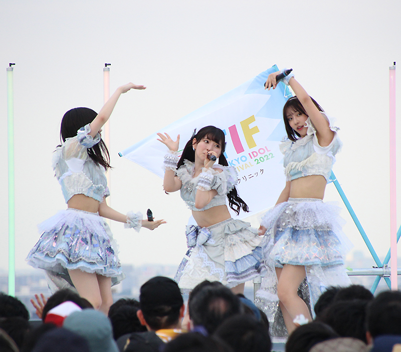 「TOKYO IDOL FESTIVAL 2022」SKY STAGEに出演した＃ババババンビ