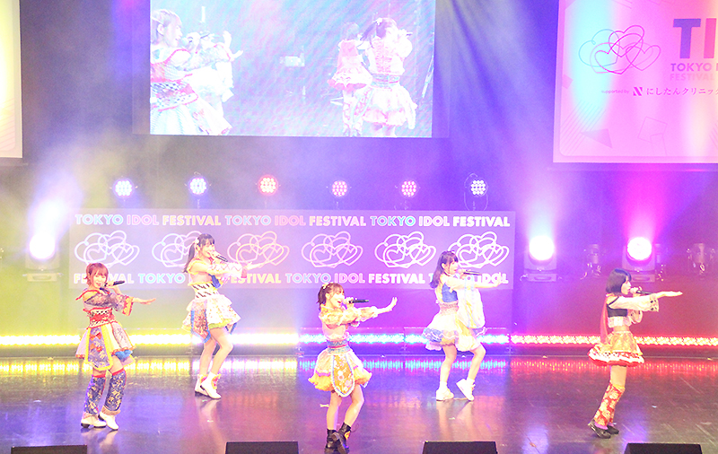 FES☆TIVEが「TOKYO IDOL FESTIVAL 2022」最終日のHOT STAGEにトップバッターとして登場