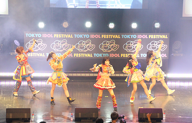 FES☆TIVEが「TOKYO IDOL FESTIVAL 2022」最終日のHOT STAGEにトップバッターとして登場