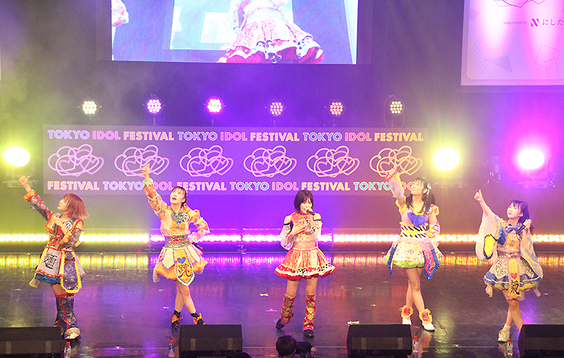 FES☆TIVEが「TOKYO IDOL FESTIVAL 2022」最終日のHOT STAGEにトップバッターとして登場