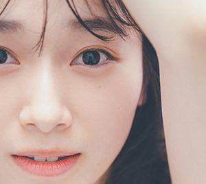 櫻坂46守屋麗奈、純白ランジェリー姿のポストカード解禁…1st写真集発売まで1週間