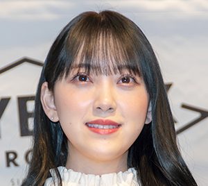 堀未央奈、ピンク衣装＆ネイルで“ガオ～”ポーズに反響続々「可愛いすぎてドキドキ」