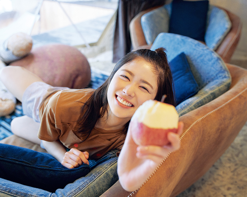 日向坂46丹生明里1st写真集「やさしい関係」(幻冬舎)より