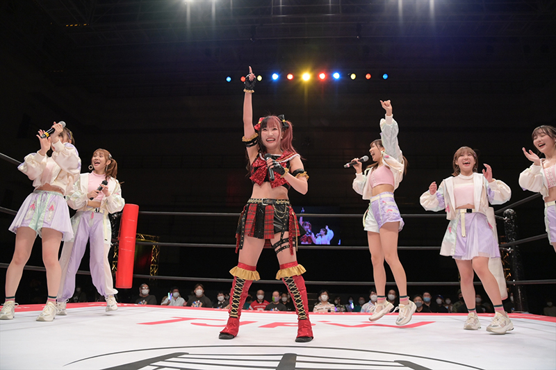 「東京女子プロレス」試合前に行われたSKE48ミニライブ