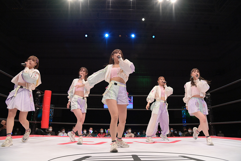 「東京女子プロレス」試合前に行われたSKE48ミニライブ