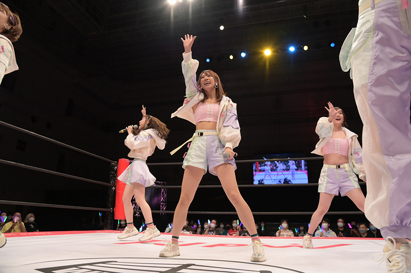 「東京女子プロレス」試合前に行われたSKE48ミニライブ