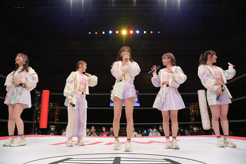 「東京女子プロレス」試合前に行われたSKE48ミニライブ