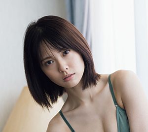 AKB48小田えりな“週プレ”に登場！丸ごと1冊アイドルだらけの水着グラビア特集