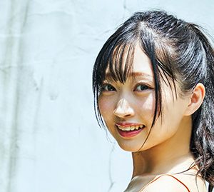 アイドルグループ「ネオンレイン」パ・K・パクチー、撮り下ろしグラビアで水着＆ランジェリー姿を披露