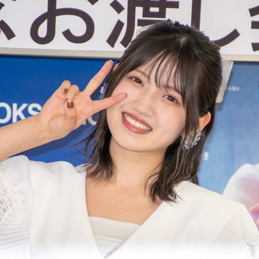 ファースト写真集「普通が好き」(宝島社)取材会に出席したAKB48・村山彩希