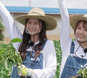 乃木坂46金川紗耶＆佐藤璃果「都市農業」を体当たりリポート