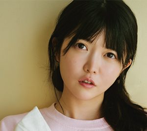 真っ白なキャンバス・小野寺梓、まばゆいばかりのグラビアショット公開