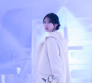 日向坂46金村美玖1st写真集より“幻想的”なカットが解禁「めっちゃ寒かった」