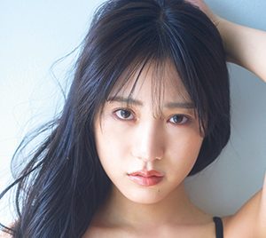 横野すみれ、表紙＆巻頭グラビアを飾る！圧倒的美ボディーを披露