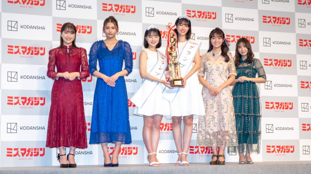 「ミスマガジン2022発表イベント＆和泉芳怜1st写真集発売記者会見」に出席した和泉芳怜、新井遥、咲田ゆな、瑚々、豊田ルナ、沢口愛華(写真左から)