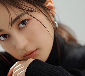 生田絵梨花、大人の甘さ漂う冬のスタイルを披露！お気に入りは「ニットのセットアップ」