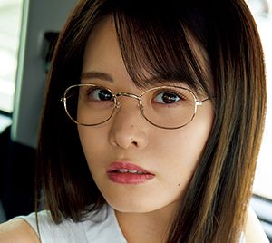 「初代ミスSPA!」山本栞、ノースリーブ＆ミニスカ姿で登場…美人教官を熱演