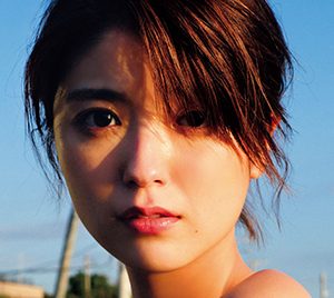 工藤美桜、最新グラビア11ページ「週プレ」表紙＆巻頭を飾る