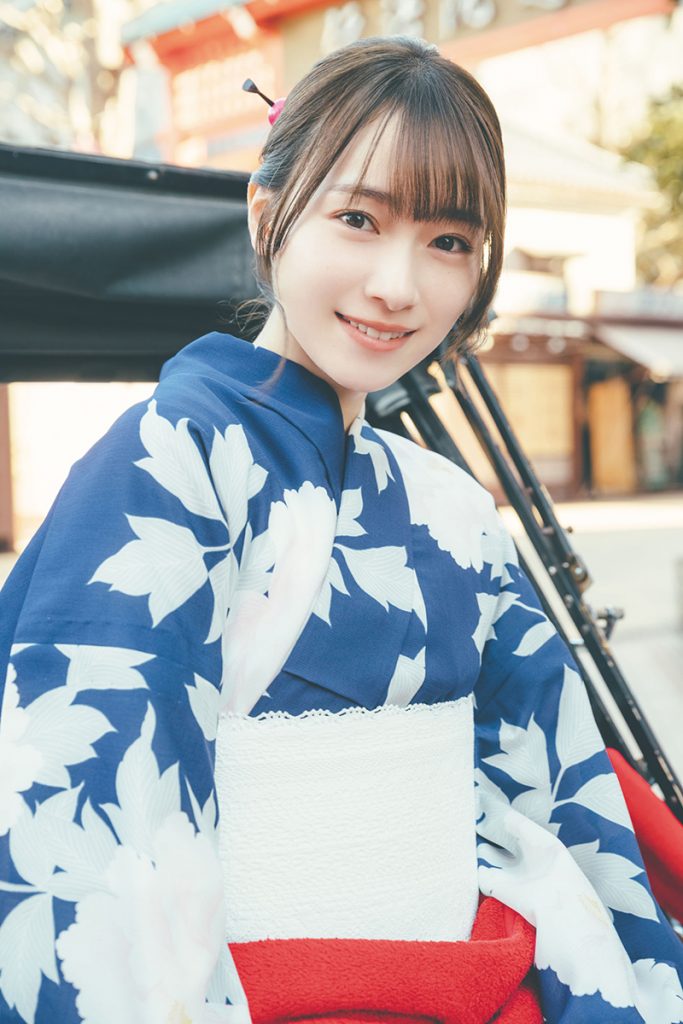 櫻坂46・守屋麗奈1st写真集「笑顔のグー、チョキ、パー」購入特典アザーカット・ミニブックより