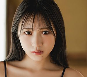 横野すみれが表紙＆巻頭を飾る「STRiKE！8回表」発売決定