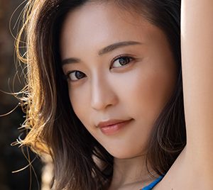 “こじるり”小島瑠璃子、最後の写真集発売決定！デビューからのグラビアベストカットをまとめた“別冊”と2冊組