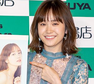 尾碕真花『国民的美少女コンテスト』から10年「背も伸びました(笑)」