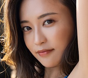 小島瑠璃子“ラスト”写真集「瑠璃」発売前増刷決定！グラビア傑作選の表紙カットも解禁