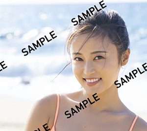 小島瑠璃子“ラスト”写真集より特典生写真カット解禁…キュートなビキニ姿も