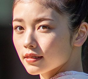 小芝風花、フードから“美顔”がチラリ…私服パーカー姿に反響相次ぐ「美しいお顔にドキッ」「可愛さが倍増」