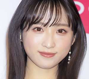 AKB48小栗有以、美脚もまぶしい…！ボーダーニット姿にファン歓喜「オシャレ」「大人っぽくて大好き」