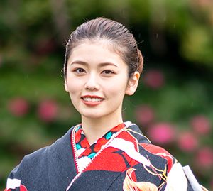 小芝風花「ちょっと大人っぽく黒のお着物を…」【オスカープロモーション新春晴れ着撮影会】