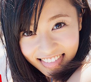 “こじるり”小島瑠璃子「グラビア全記録」発売決定