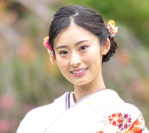 井本彩花「すごく達成感を感じた1年」“ライダー”を務め上げる【オスカープロモーション新春晴れ着撮影会】