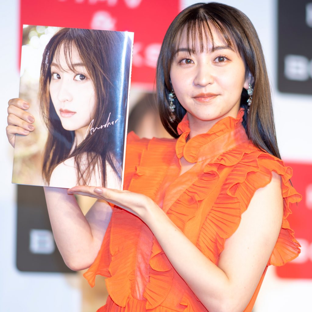 袴田彩会ファースト写真集「Another」(ワニブックス)取材会より