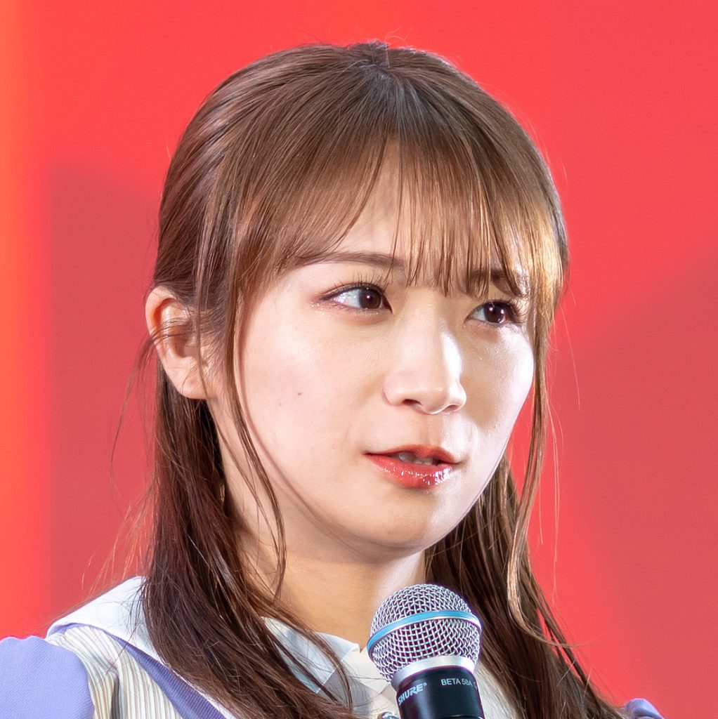 乃木坂46の1期生メンバーでキャプテンの秋元真夏