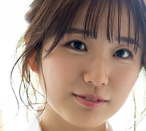 お嬢様学校に通う現役JDひなた、3年ぶりのグラビアを披露