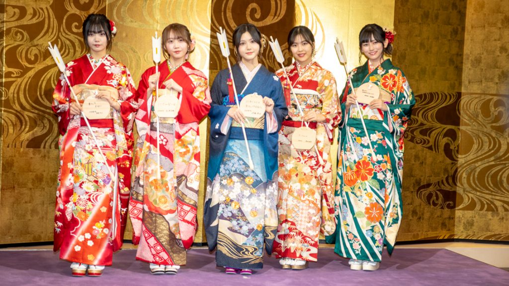 乃木坂46新成人式に出席した中西アルノ、矢久保美緒、伊藤理々杏、柴田柚菜、池田瑛紗