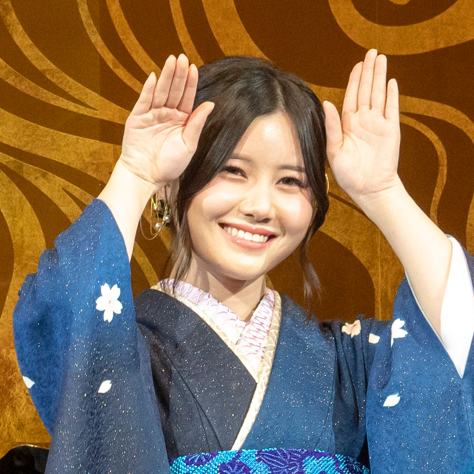 乃木坂46新成人式に出席した伊藤理々杏