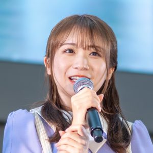 秋元真夏、上目遣いで“もちもち”の雪見だいふくをモグモグするショットに「あざといねー！」の声