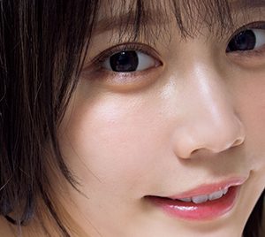 グラビアアイドル小日向ゆか、オトナかわいいボディー炸裂…“週プレ”に登場