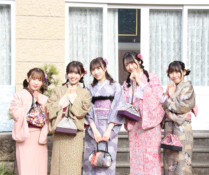 「近代麻雀着物祭in鳩山会館」に参加したFES☆TIVEの青葉ひなり、土光瑠璃子、八木ひなた、髙木ゆりあ、辻こはる