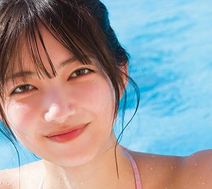 櫻坂46大園玲、新たな水着カット解禁…マーメイドのようなビキニ姿を披露