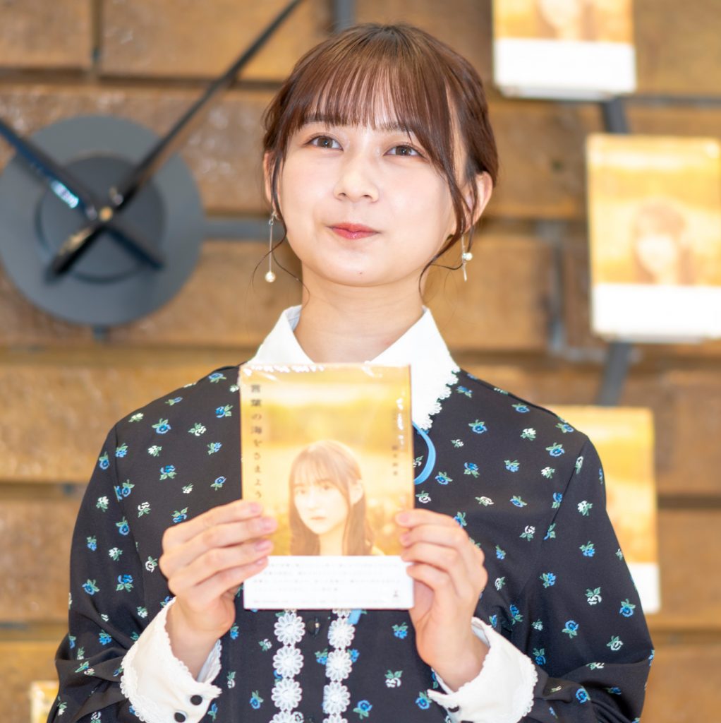 乃木坂46鈴木絢音が書籍「言葉の海をさまよう」(幻冬舎)発売記念取材会に出席